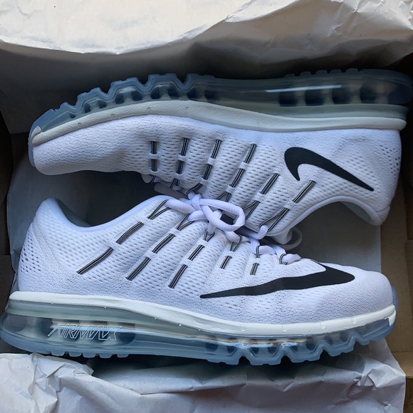 BRAND NEW Nike Air Max Runners Black and White - Picture 5 of 12